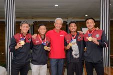 Ketika 4 Pemain Timnas Bertemu Ganjar, Bercerita Perjuangan Raih Emas di SEA Games 2023 - JPNN.com Jateng