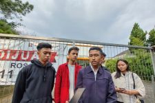 Gagal Berangkat Karya Wisata, Siswa SMAN 21 Bandung Geruduk Kantor Travel PT GTI - JPNN.com Jabar