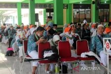 Petugas Sita Saus hingga Kecap Milik Calon Haji Embarkasi Solo, Ini Alasannya - JPNN.com Jateng