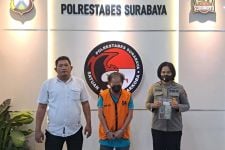 Simpan Barang Terlarang, Rumah Kuli Bagunan di Kapas Lor Wetan Digerebek Polisi - JPNN.com Jatim