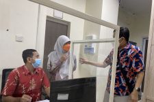 Wakil Ketua DPRD Surabaya Sidak Seusai Pasien RS Soewandhi Meninggal Saat Tunggu ICU  - JPNN.com Jatim