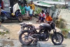 Satu Unit Sepeda Motor Hangus Terbakar Seusai Mengisi BBM di SPBU Pasar Agung Depok - JPNN.com Jabar