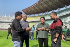 Jelang Laga Indonesia vs Palestina, Ketum PSSI Erick Cek Kesiapan Stadion GBT  - JPNN.com Jatim