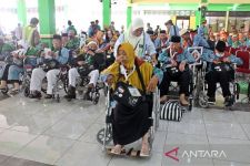 Innalillahi, Calon Haji Asal Klaten Meninggal Dunia di Dalam Pesawat - JPNN.com Jateng