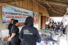 Kowarteg Berdayakan Mak-Mak di Blitar Olah Produk UMKM Lewat Pelatihan Pembuatan Kue - JPNN.com Jatim