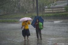 Waspada,  BMKG Mencatat Sebagian Besar Wilayah di Lampung Mengalami Cuaca Ekstrem - JPNN.com Lampung