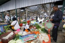 Kiai Muda Jatim Gerebek Pasar di Tuban, Borong Sayur Pedagang - JPNN.com Jatim