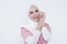 Kisah Inspiratif Bidan Seruni, Mulai Bekerja dengan Gaji Ratusan Ribu Hingga Sukses Jadi Pengusaha Skincare - JPNN.com Jabar