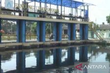 Dinas LH Bekasi Kesulitan Ungkap Dalang di Balik Pencemaran Sungai Cilemahabang - JPNN.com Jabar