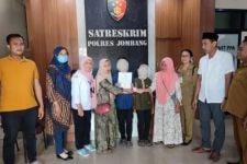 Bocah SD di Jombang Dihajar Teman di Belakang Sekolah, Videonya Viral - JPNN.com Jatim