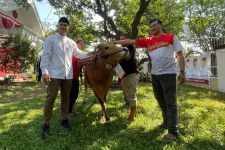 Gerakkan Mesin Partai, Gerindra Surabaya Bagikan Ratusan Paket Daging Kurban - JPNN.com Jatim