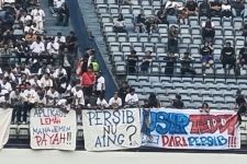 Aksi Bobotoh Walkout dan Seruan Teddy Out Warnai Laga Perdana Persib Bandung - JPNN.com Jabar