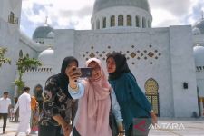 Libur Sekolah, Masjid Sheikh Zayed Solo Jadi Tempat Wisata Favorit - JPNN.com Jateng