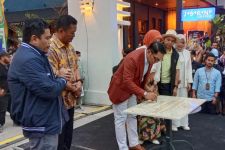Resmikan Pasar Kreatif Jabar, Ridwan Kamil: Ada Produk Lokal dari 27 Kota dan Kabupaten - JPNN.com Jabar