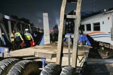 Imbas KA Brantas Tabrak Truk di Semarang, Kedatangan Kereta di Daop 8 Terlambat - JPNN.com Jatim