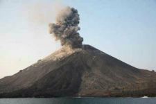 Gunung Anak Krakatau Kembali Meletus Belasan Kali, Masyarakat Diimbau Waspada  - JPNN.com Lampung