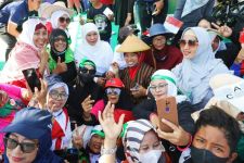 Momen Gubernur Khofifah Jalan Sehat Bareng 48 Ribu Masyarakat Peringati 1 Muharram - JPNN.com Jatim