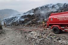 DLH Garut Fokus Atasi Kebakaran di TPA Pasir Bajing - JPNN.com Jabar