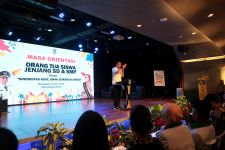 Wali Kota Eri Larang Sekolah Paksa Siswa Beli Seragam di Koperasi - JPNN.com Jatim