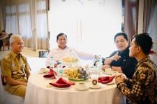 Momen Ganjar, Prabowo, & Erick Thohir Duduk Satu Meja, Ada Mas Gibran yang Menemani - JPNN.com Jateng