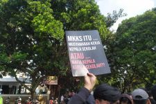 Tak Puas Pelaksanaan PPDB, Mahasiswa dan Pemerhati Pendidikan Geruduk Rumah Dinas Ridwan Kamil - JPNN.com Jabar