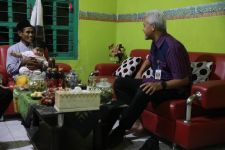 Petani di Banjarnegara Tak Menyangka Ganjar Mau Menginap di Rumahnya - JPNN.com Jateng