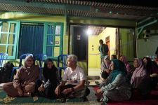 Kunjungan Kerja Ganjar ke Banjarnegara, Menginap di Rumah Warga, Sumardi Sangat Senang - JPNN.com Jateng