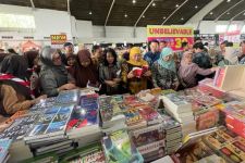 Gubernur Khofifah Buka BBW Surabaya, Jutaan Buku Keren Bikin Betah Pengunjung - JPNN.com Jatim