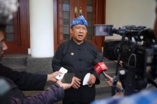 Yana Mulyana Resmi Diberhentikan Sebagai Wali Kota Bandung - JPNN.com Jabar