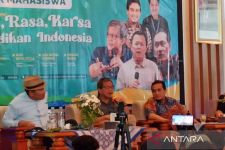 Tanggapan Santai Rocky Gerung soal Kasus Dugaan Penghinaan kepada Jokowi - JPNN.com Jateng