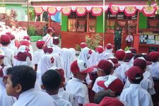 Serda Yulhaidir Sampaikan Pentingnya Nilai Sopan Santun di SD N Keteguhan Bandar Lampung  - JPNN.com Lampung