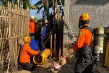 Kronologi 2 Pekerja di Magelang Terjebak dalam Sumur, Beruntung Tim SAR Sigap - JPNN.com Jateng