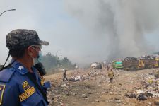 Api Masih Membakar TPA Sarimukti, BNPB Siram 200 Ton Air dari Udara - JPNN.com Jabar