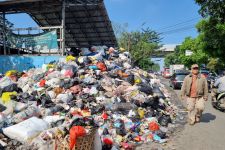 Imbas Kebakaran TPA Sarimukti, Ridwan Kamil Tetapkan Bandung Raya Darurat Sampah! - JPNN.com Jabar