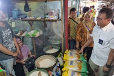 Permintaan Meningkat, Bulog Jatim Tambah Pasokan Beras ke Pasar - JPNN.com Jatim