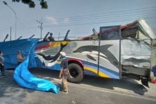Kecelakaan Maut, Bus Eka Vs Sugeng Rahayu Adu Banteng di Ngawi - JPNN.com Jatim