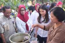 Angela Tanoesoedibjo Pengin UMKM di Surabaya Naik Kelas dengan Gerobak Perindo - JPNN.com Jatim