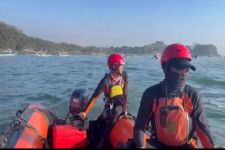 Kapal Nelayan di Banyuwangi Dihantam Ombak, 2 Orang Meninggal dan 5 Hilang - JPNN.com Jatim