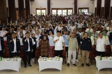 Hadiri Konsolidasi Akbar Karang Taruna Surabaya, Mensos Risma Harapkan Ini - JPNN.com Jatim