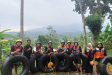 Wisata River Tubing Pakai Ban Bekas di Pandeglang Memacu Adrenalin - JPNN.com Banten