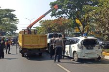 Lalu Lintas Padat, Tiga Unit Mobil Terlibat Kecelakaan Beruntun di Bandung - JPNN.com Jabar