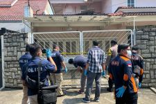 Polda Metro Jaya Kembali Gelar Olah TKP Kasus Penemuan Jasad Ibu dan Anak di Kamar Mandi - JPNN.com Jabar