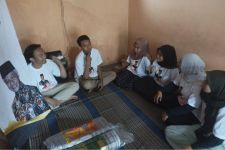 Gus-Gus Ganjar Salurkan Karpet ke Majelis Taklim Untuk Kegiatan Keagamaan - JPNN.com Jatim