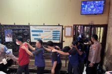 8 Pelaku Penganiayaan Tahanan Asusila Hingga Tewas Jalani 18 Adegan Rekonstruksi - JPNN.com Jabar