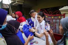Perindo Bagikan Ratusan Sembako & KTA Berasuransi Untuk Warga Surabaya - JPNN.com Jatim
