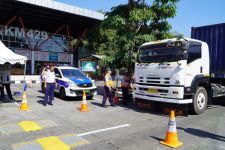 Puluhan Truk di Tol Semarang-Solo Diberhentikan Petugas, Muatannya, Ya Ampun - JPNN.com Jateng