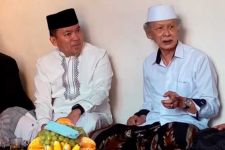 Dokter Raendi Rayendra Hadiri Haul Akbar Mama Bakom - JPNN.com Jabar