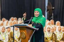 Khofifah: Peringatan Hari Santri Momentum Jaga Kesatuan Republik Indonesia - JPNN.com Jatim