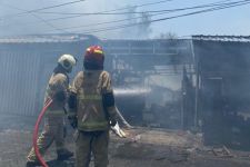 9 Warung Ludes Imbas Kebakaran Alang-Alang di Sememi - JPNN.com Jatim