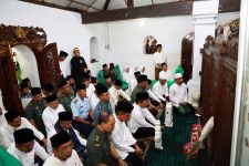 Sambut HUT Banten, Forkopimda Ziarah ke Makam Sultan Maulana Hasanuddin - JPNN.com Banten
